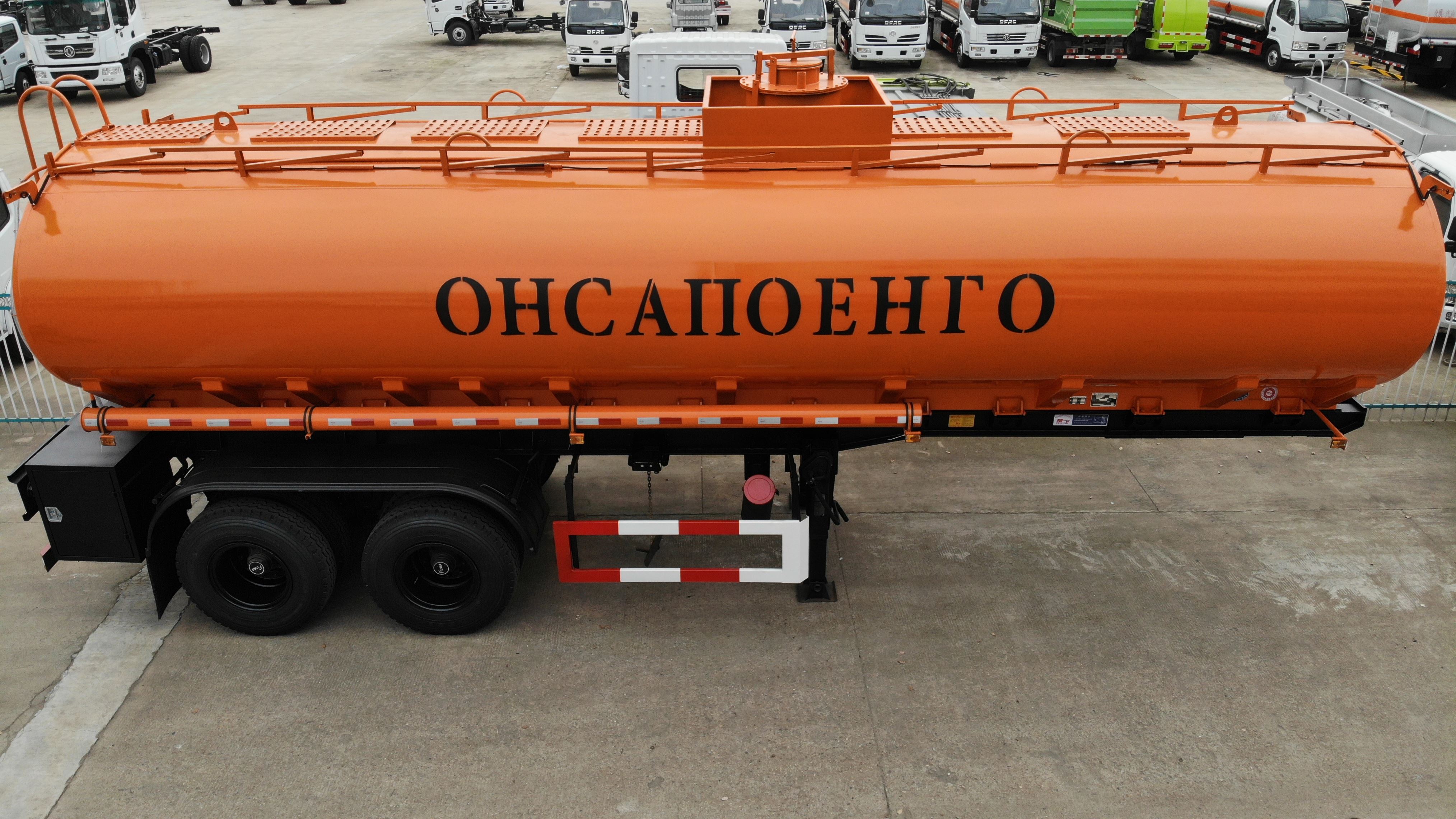 10臺外貿(mào)出口運油半掛車，10臺?；饭捃嚢l(fā)車交付客戶